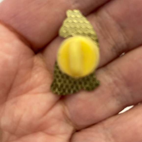 Siamese Cat Enamel Pin cream and black - Picture 3 of 5